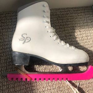 CCM Winter Club Women’s Figure Skate & Blade Cover
